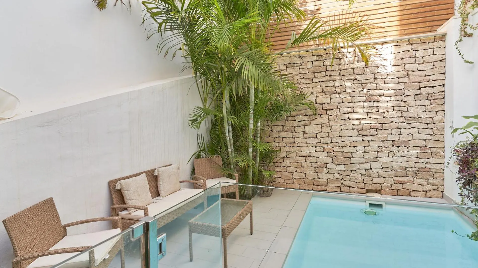 Luxury Apartment In Nerja Spain